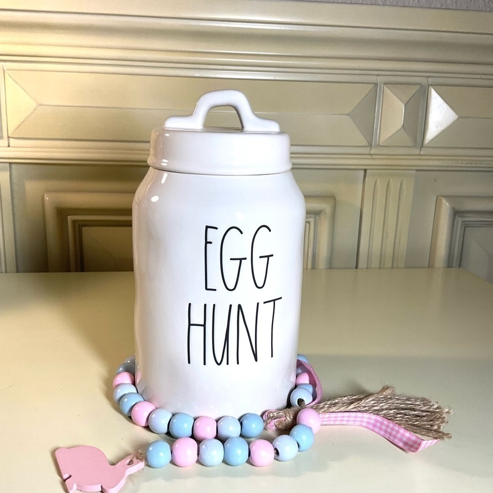 Rae Dunn EGG HUNT Easter canister with sealed lid - Picture 4 of 6